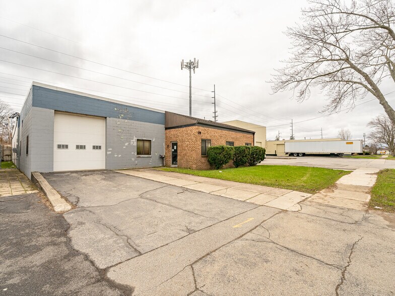 More Photos Of 170 Bennington Dr, Rochester Manufacturing For Lease