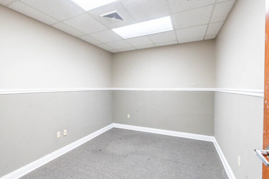 More Photos Of 819 Newman Dr, Helena Office For Sale