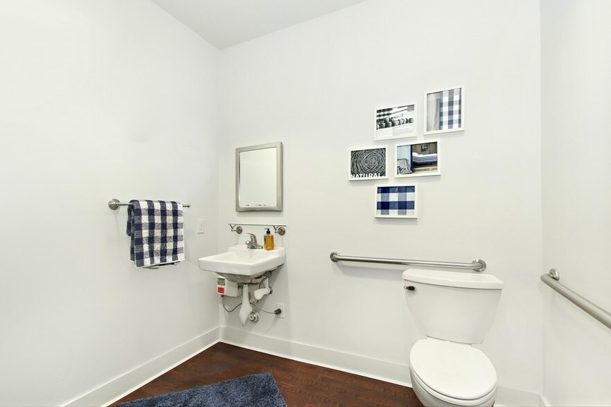 More Photos Of 8825-8827 Beverly Blvd, West Hollywood General Retail For Sale