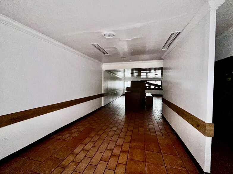 More Photos Of 1307 S Main St, Santa Ana Restaurant For Sale