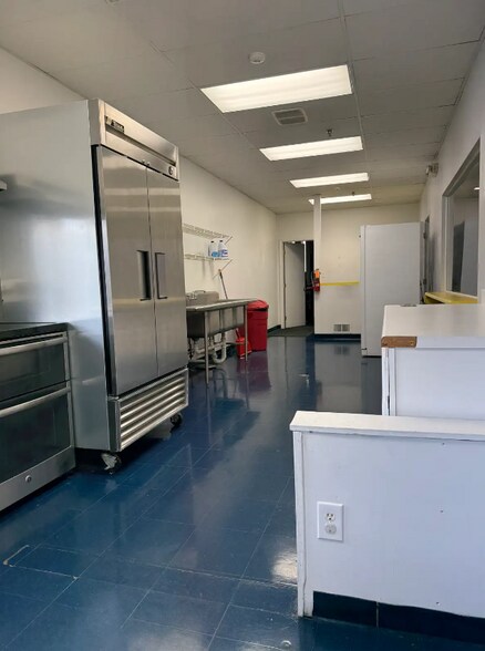 More Photos Of 4601 Hamburg Pike, Jeffersonville Amusement Park For Lease