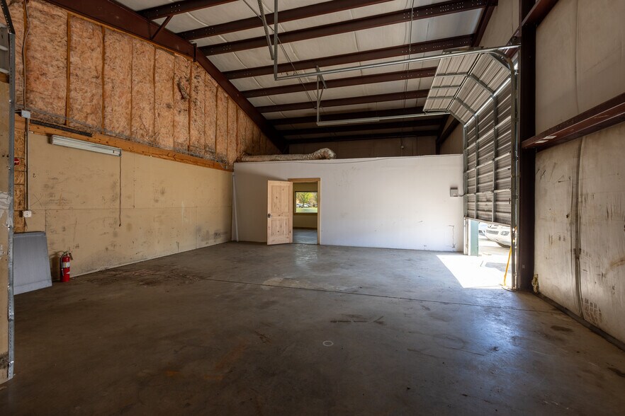 More Photos Of 2997 Spartanburg Hwy, East Flat Rock Warehouse For Lease