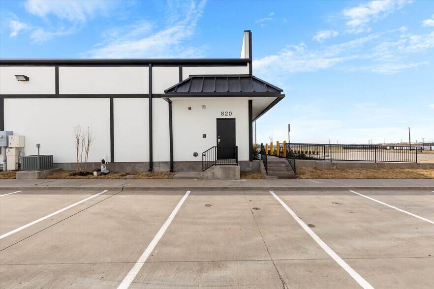 More Photos Of 820 S Central Expy, Anna Warehouse For Sale