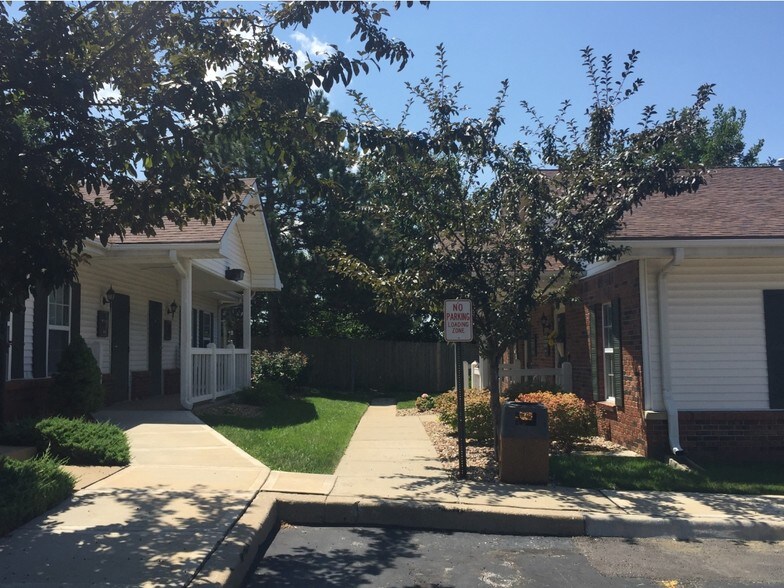 More Photos Of 5722-5756 N Broadway St, Kansas City Coworking Space