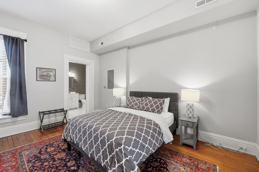 More Photos Of 18 W Franklin St, Richmond Apartments For Sale