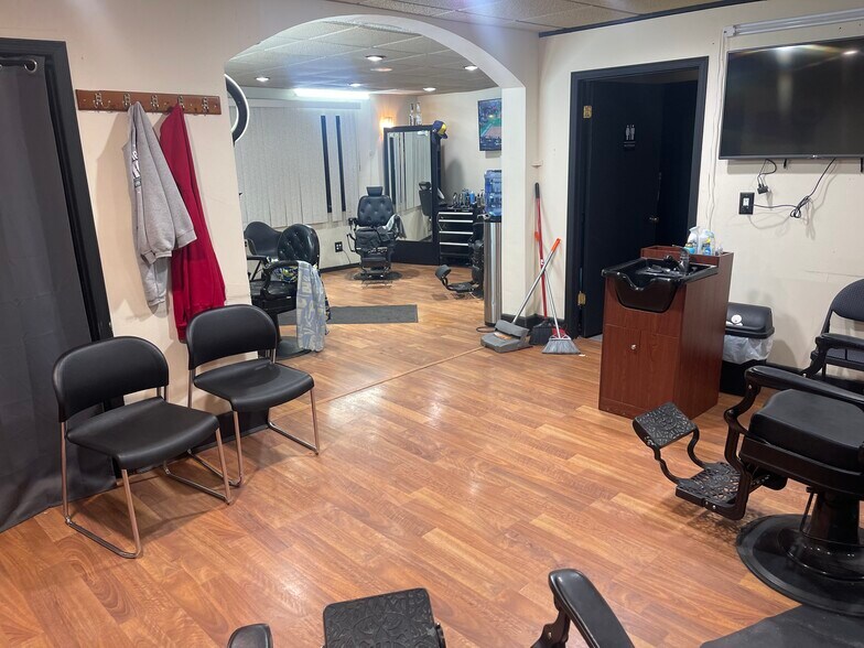 More Photos Of 2340 Kinnickinnic Ave, Milwaukee Storefront Retail Residential For Sale