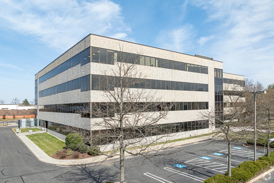 More Photos Of 100 Franklin Sq Dr, Somerset Office For Lease