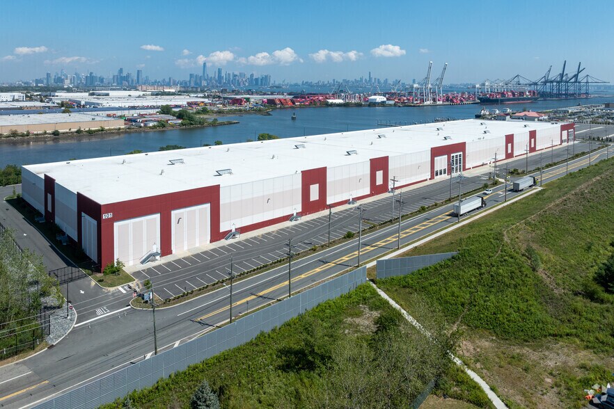 More Photos Of 101 Port Lincoln Rd, Bayonne Distribution For Lease