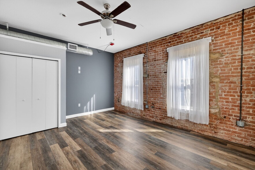 More Photos Of 103 S 2nd St, Leesburg Office For Lease