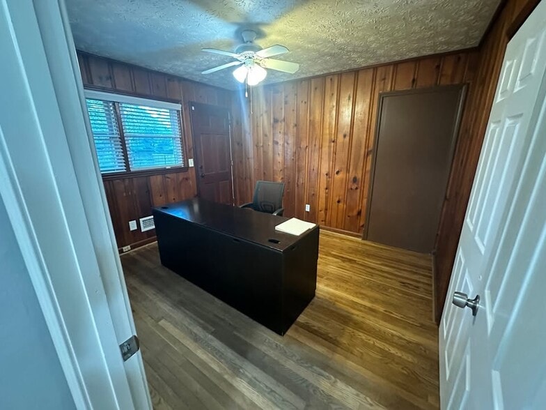 More Photos Of 1059 Buford Hwy, Sugar Hill Coworking Space