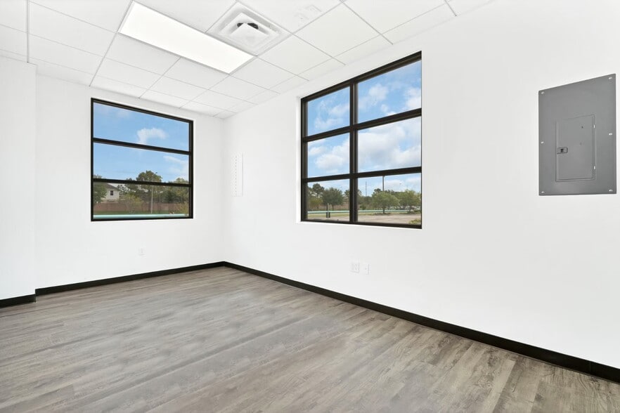 More Photos Of 12280 Broadway St, Pearland Office For Lease
