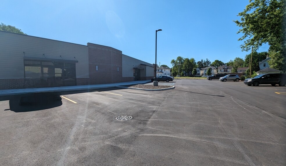 More Photos Of 521 N Williams St, South Bend Storefront Retail Residential For Lease
