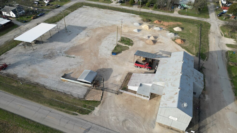 More Photos Of 200 S Wall St, Itasca Land For Lease