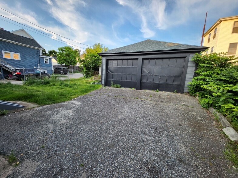 More Photos Of 415 Broad St, Cumberland Flex For Lease