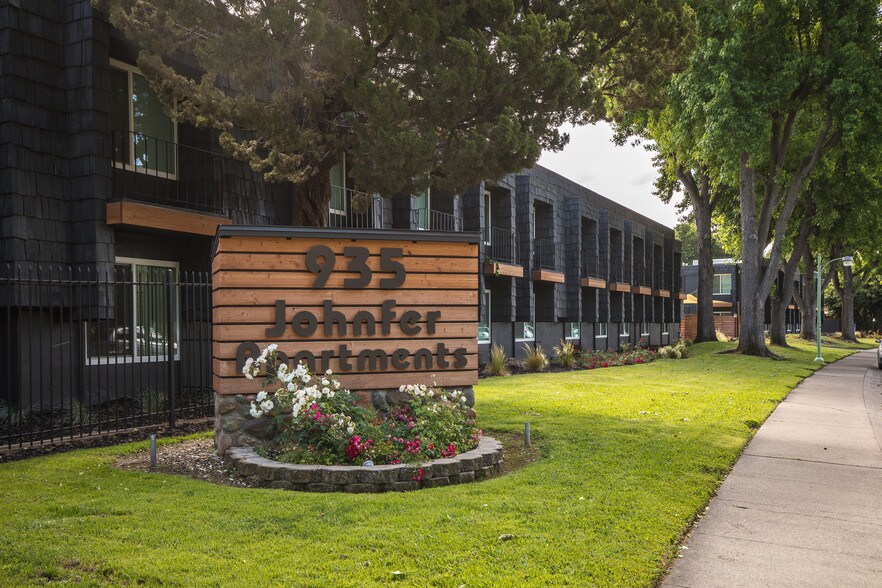 More Photos Of 935 Johnfer Way, Sacramento Apartments For Sale