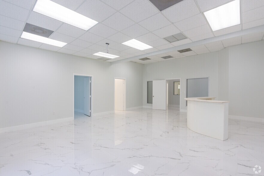 More Photos Of 1000 Park Centre Blvd, Miami Showroom For Lease
