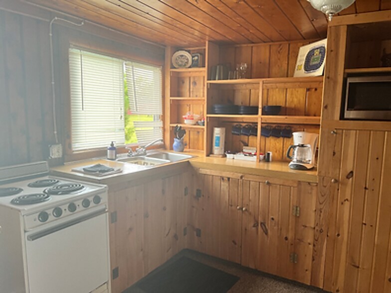 More Photos Of W17461 Norton Rd, Gould City Hotel For Sale