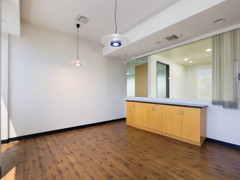 More Photos Of 5155 W Rosecrans Ave, Hawthorne Loft Creative Space For Sale