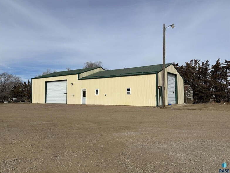 Primary Photo Of 1603 N Broadway Ave, Miller Industrial For Sale
