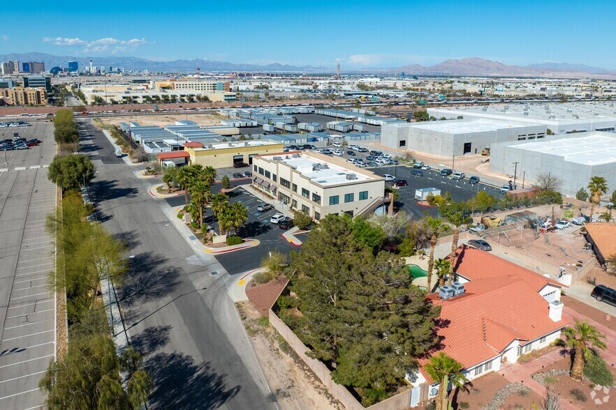 More Photos Of 7080 La Cienega St, Las Vegas Office For Sale