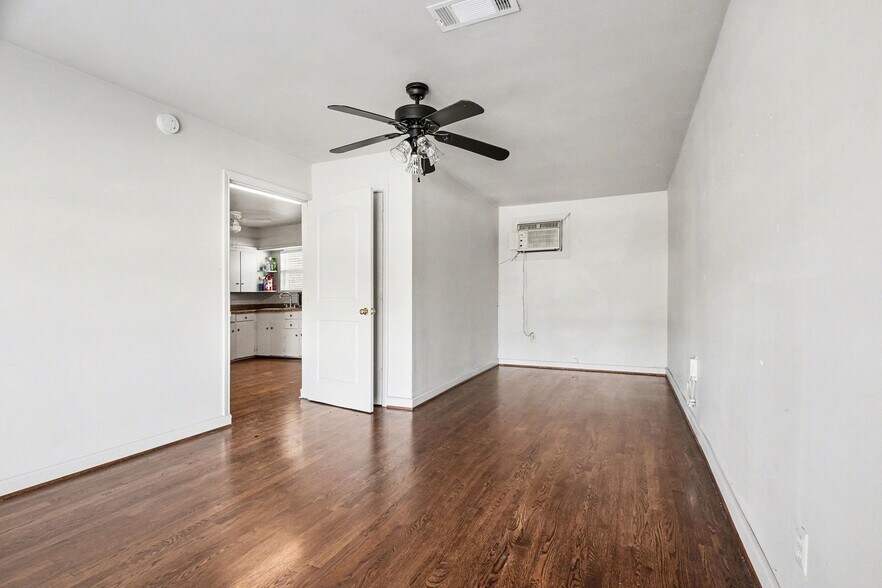 More Photos Of 1004 18th Pl, Plano Office For Lease