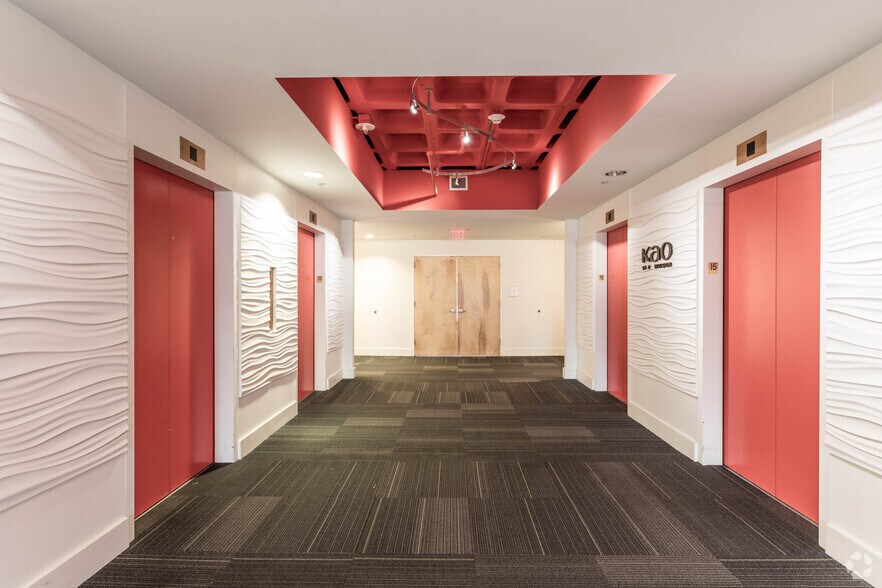 More Photos Of 100 N Charles St, Baltimore Office For Sale