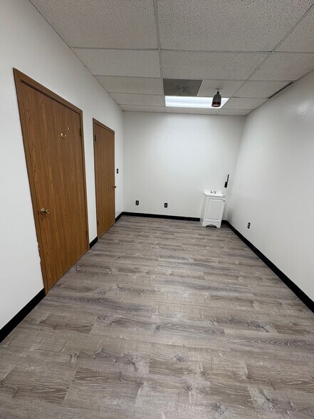 More Photos Of 645 W Highway 50, O'Fallon Storefront Retail Office For Lease