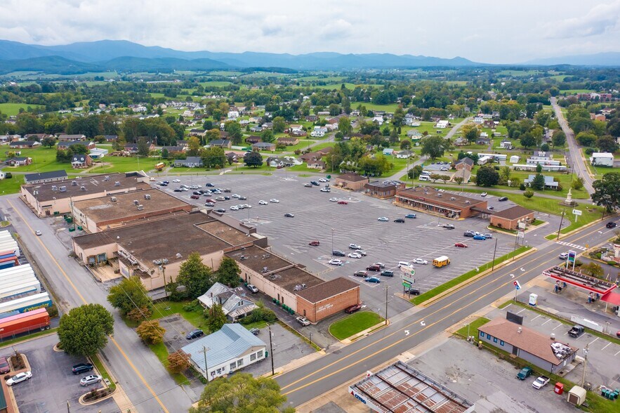 More Photos Of 12 Luray Shopping Ctr, Luray General Retail For Lease