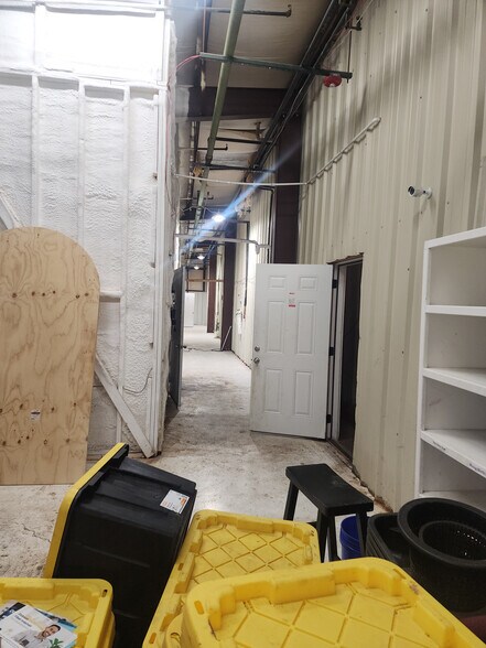 More Photos Of 810-812 SE 3rd St, Lawton Light Manufacturing For Sale