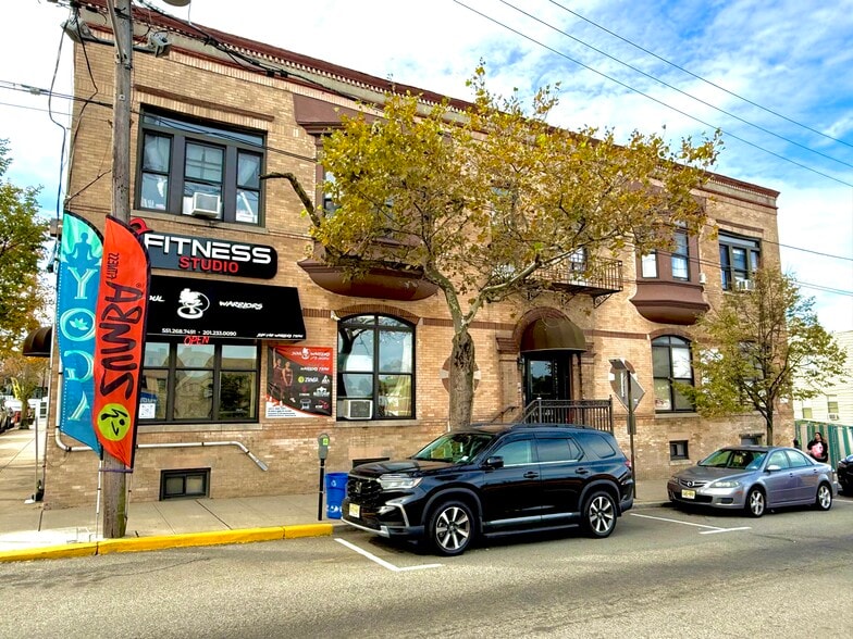 More Photos Of 2913 Jeannette St, Union City Storefront Retail Residential For Sale