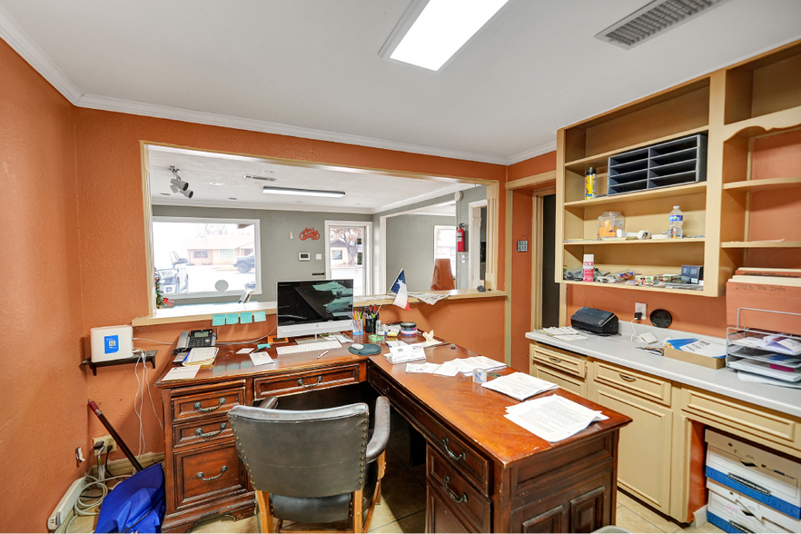 More Photos Of 1509 N Big Spring St, Midland Loft Creative Space For Sale