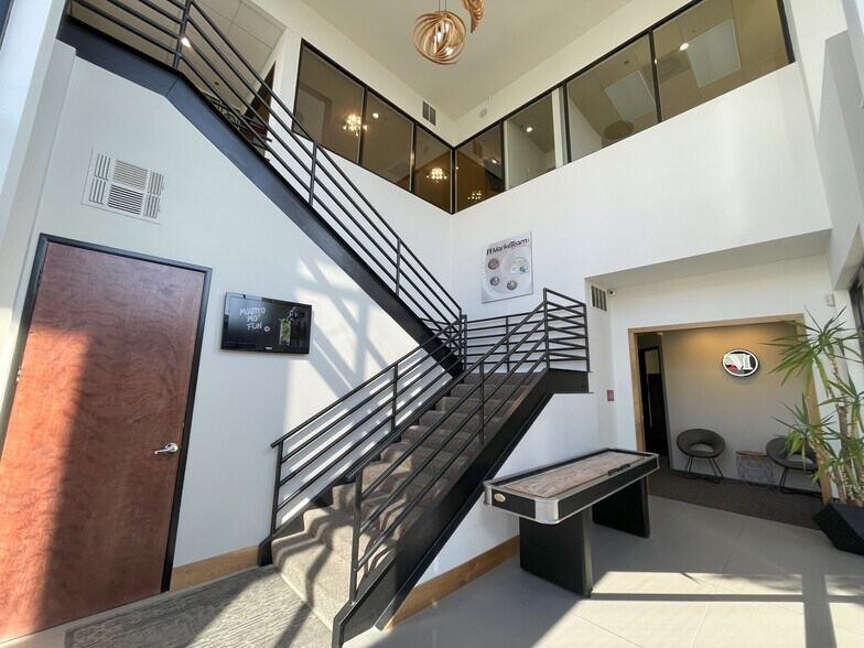 More Photos Of 26012 Pala, Mission Viejo Showroom For Lease
