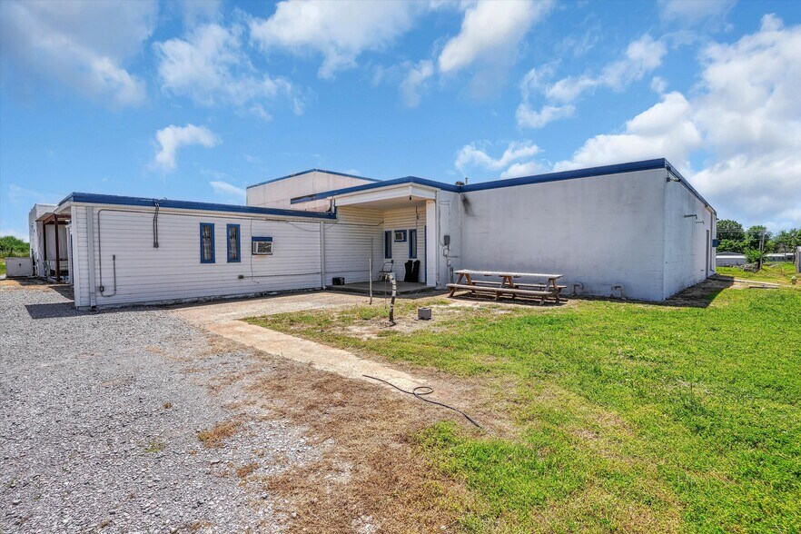 More Photos Of 908 E Apache Trail Rd, Apache Shelter For Sale