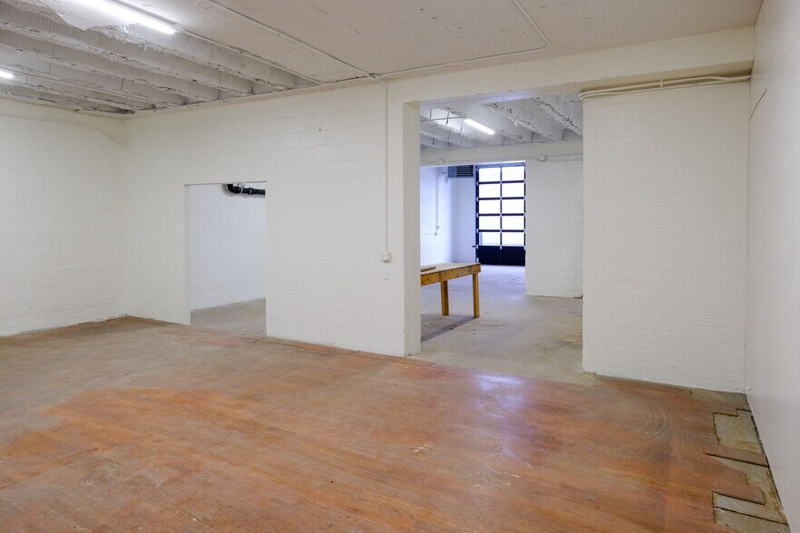 More Photos Of 408 W Main St, Benton Harbor Freestanding For Lease