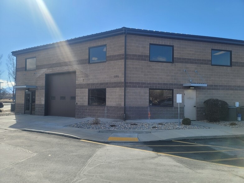 More Photos Of 1195 N Spring Creek Pl, Springville Showroom For Lease