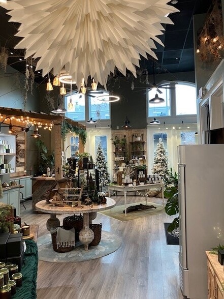 More Photos Of 73-79 S Market St, Charleston Storefront Retail Office For Lease