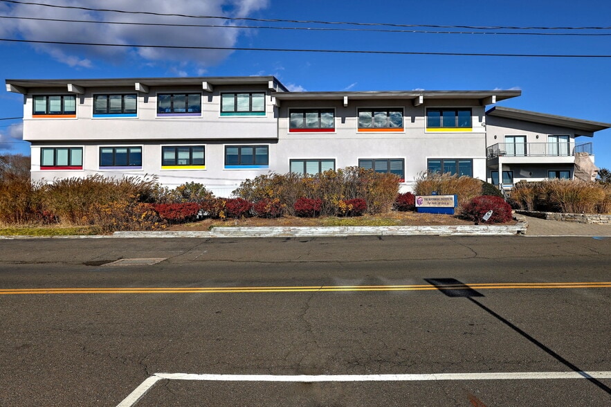 More Photos Of 530 Old Whitfield St, Guilford Office For Lease