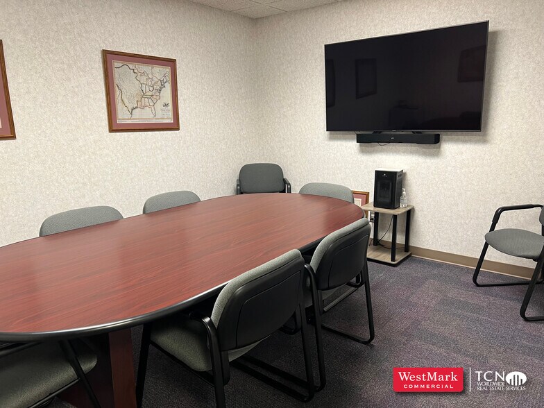 More Photos Of 1323 58th St, Lubbock Office For Lease