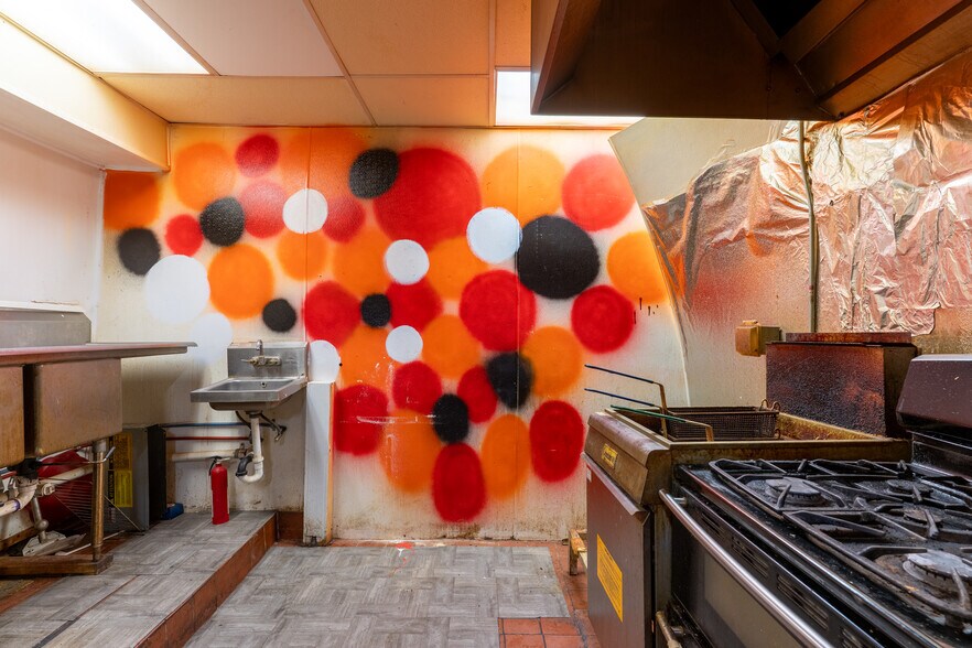 More Photos Of 3453 Penn Ave N, Minneapolis Storefront For Sale
