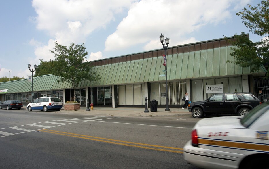 More Photos Of 334 Des Plaines Ave, Forest Park Bank For Lease
