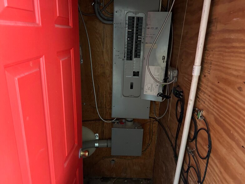 More Photos Of 309 Ruffner Ave, Charleston General Retail For Sale