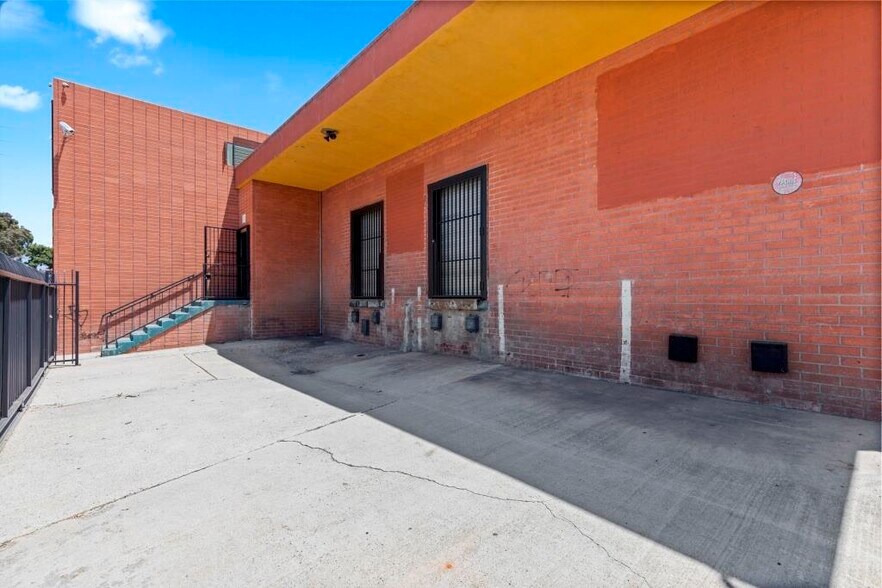 More Photos Of 410-420 E Beach Ave, Inglewood Warehouse For Sale