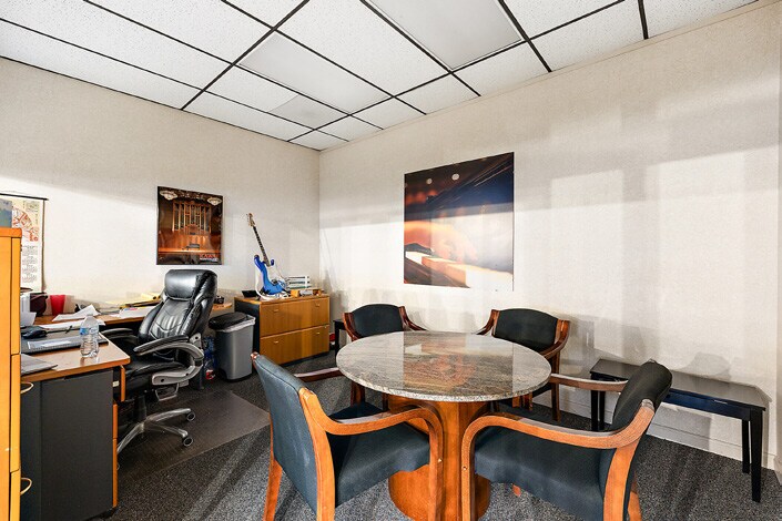 More Photos Of 2184 S Telegraph Rd, Bloomfield Hills Freestanding For Lease