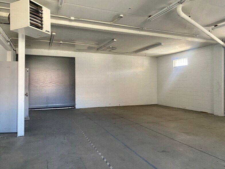 More Photos Of 31 DiCarolis Ct, Hackensack Warehouse For Lease