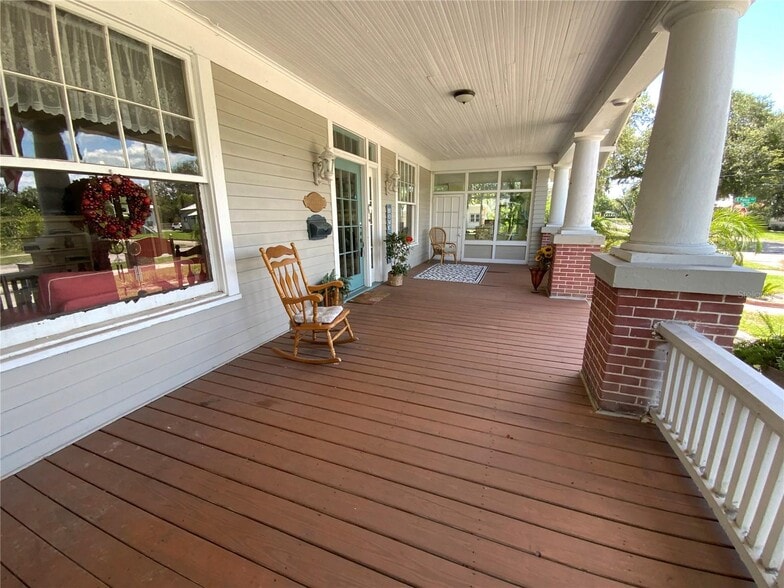 More Photos Of 606 E Oak St, Arcadia Hospitality For Sale