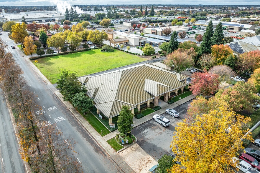 More Photos Of 1110 Civic Center Blvd, Yuba City Office For Lease
