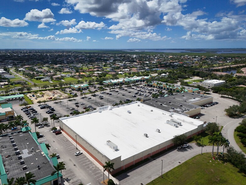 More Photos Of 2354 Surfside Blvd, Cape Coral Storefront For Sale