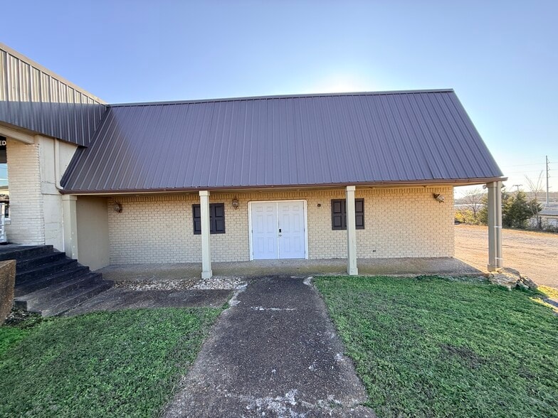 More Photos Of 106 Free Hill Rd, Hendersonville Warehouse For Lease