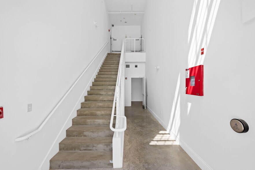 More Photos Of 301 SW 13th Ave, Fort Lauderdale Office For Sale