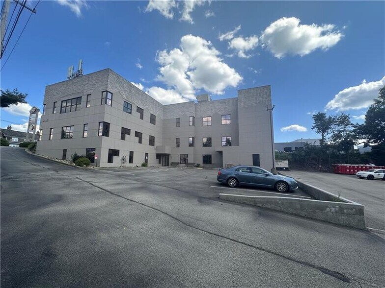 More Photos Of 10431 Perry Hwy, Wexford Office For Sale